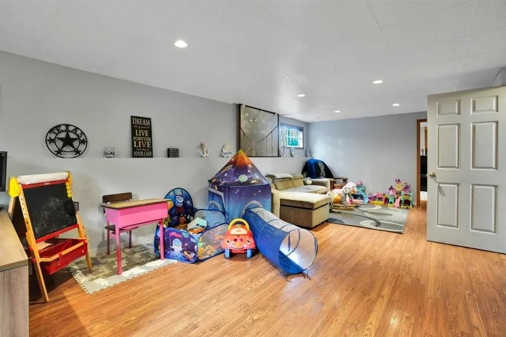 106 Strathaven Bay