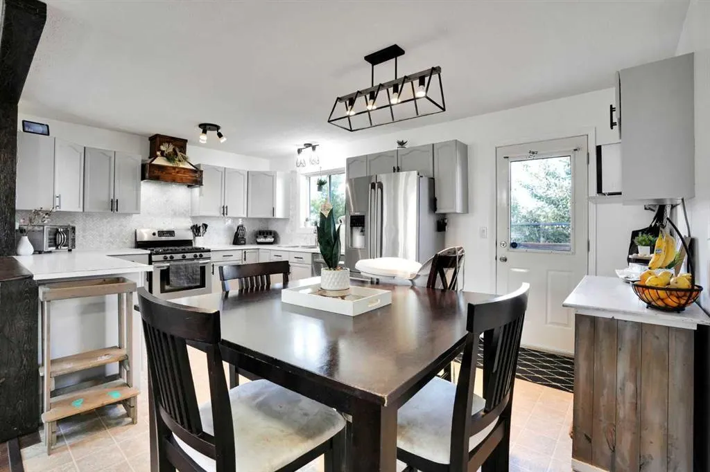 106 Strathaven Bay