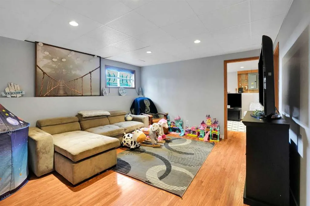 106 Strathaven Bay