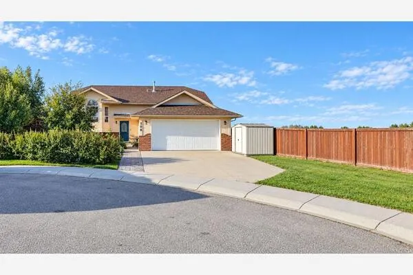 106 Strathaven Bay