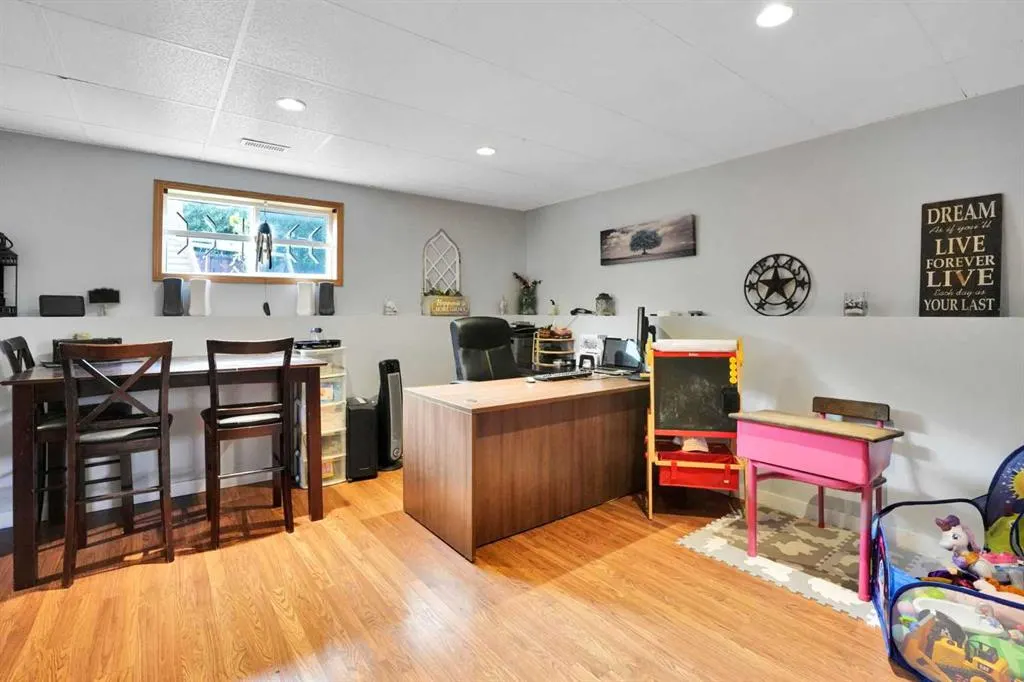 106 Strathaven Bay