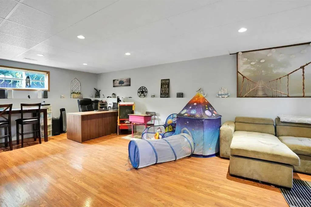 106 Strathaven Bay