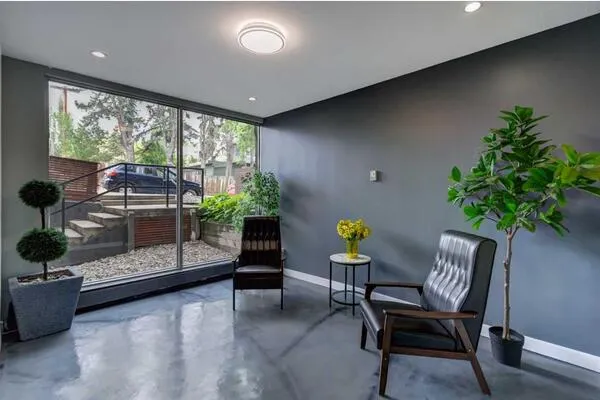 1904 10 Street SW