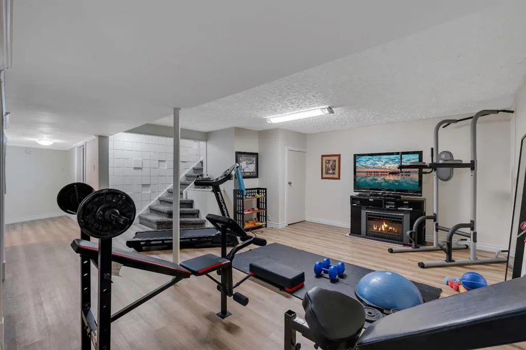 6316 Crowchild Trail SW