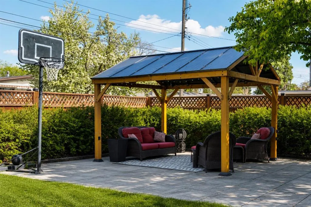 6316 Crowchild Trail SW
