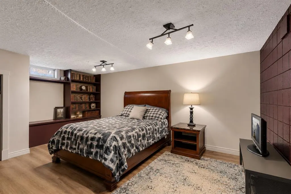 6316 Crowchild Trail SW