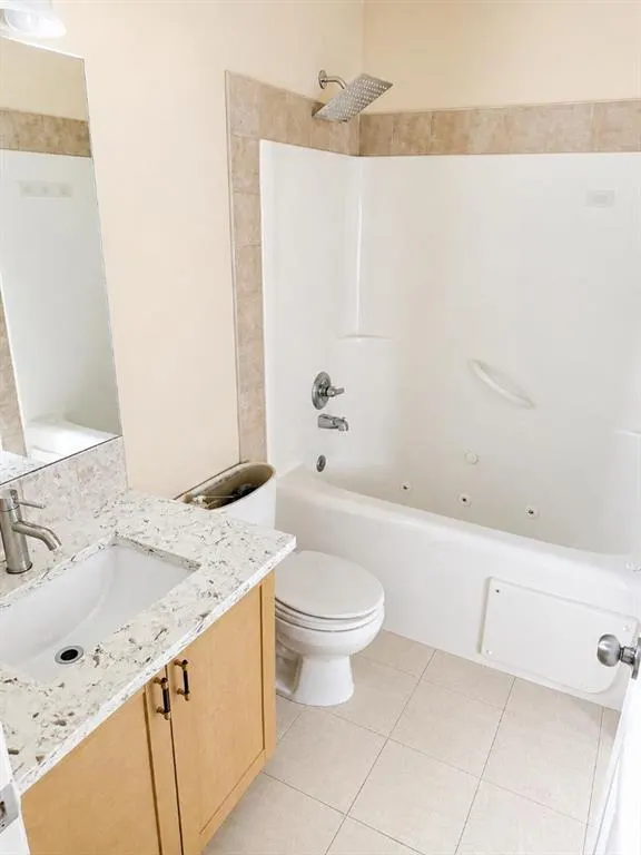 111 Tarawood Lane NE #204