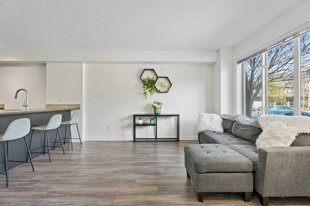 121 Copperpond Common SE #410