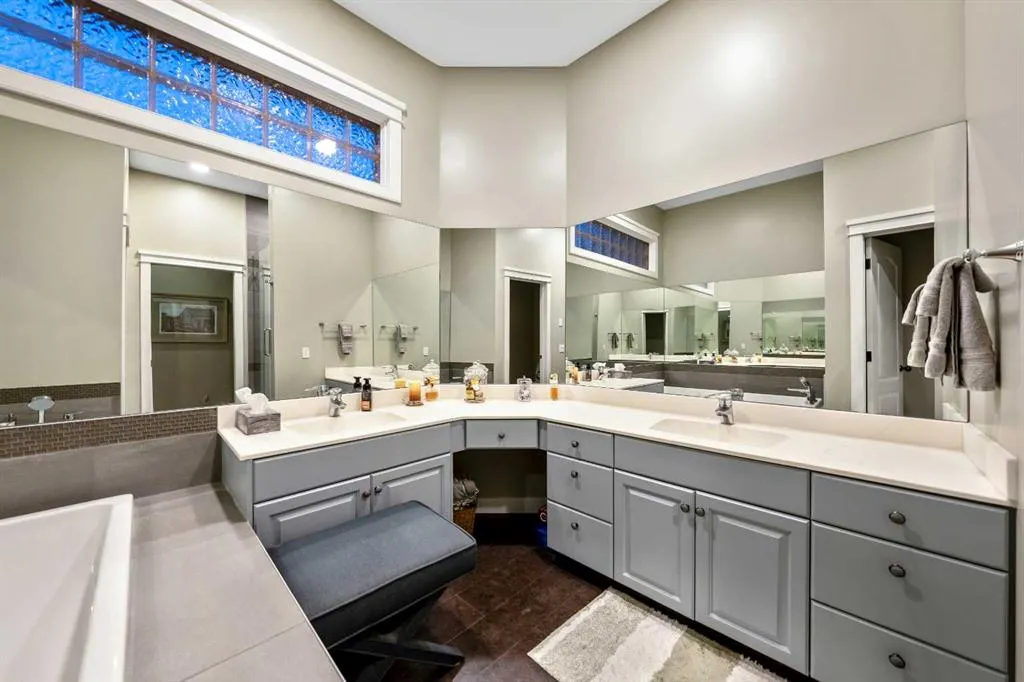 12 Patina Hill SW