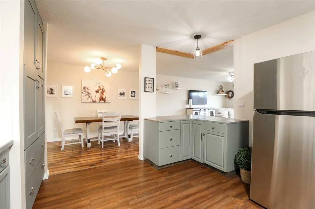 115 Mt. Crandell Cres W