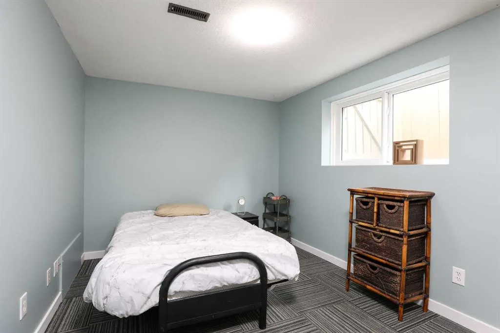 115 Mt. Crandell Cres W