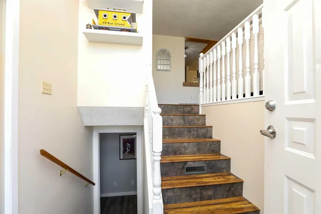 115 Mt. Crandell Cres W
