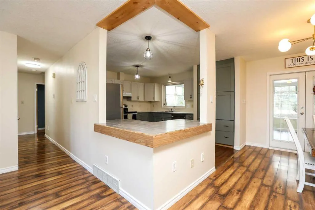 115 Mt. Crandell Cres W