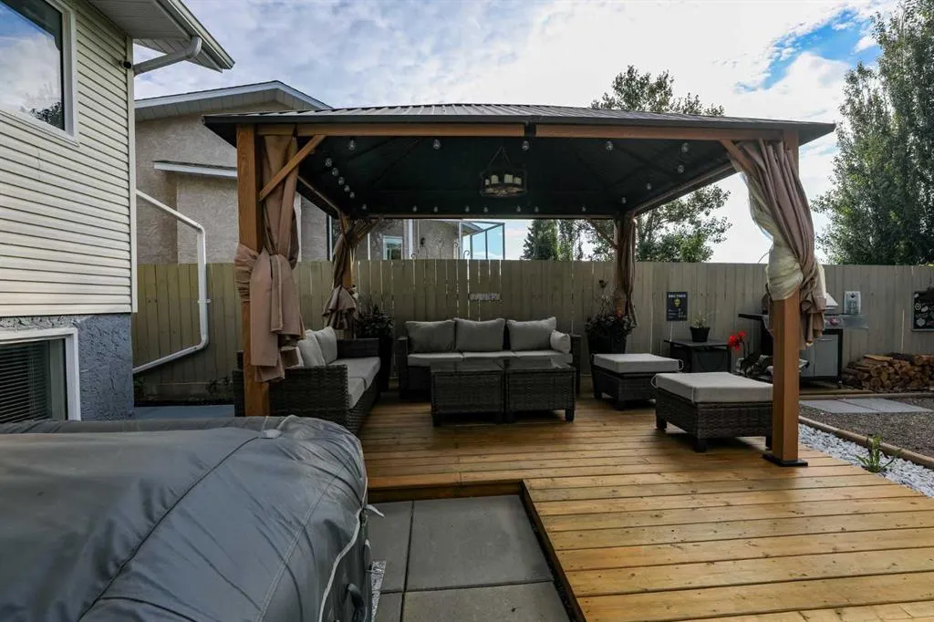 115 Mt. Crandell Cres W