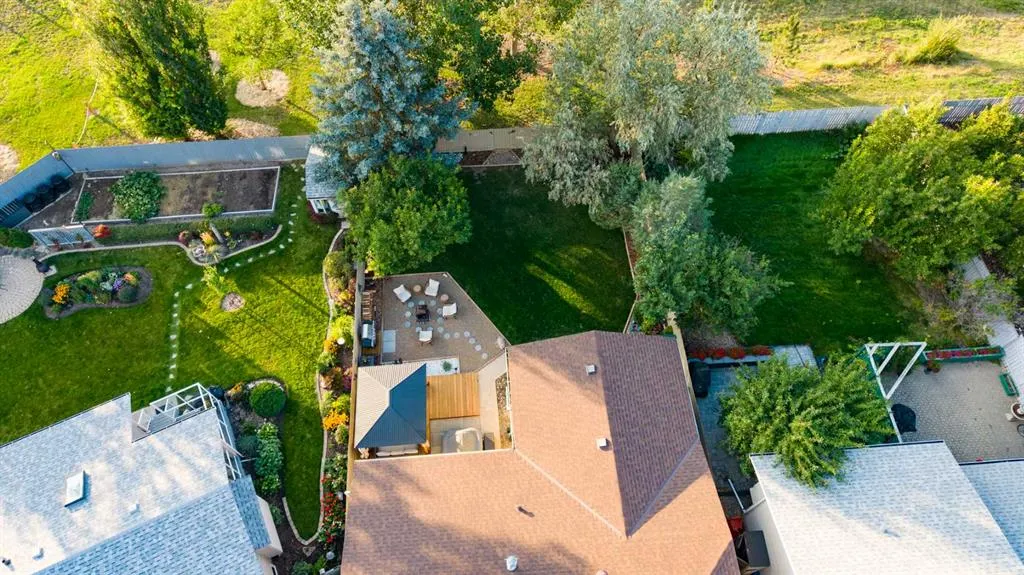 115 Mt. Crandell Cres W