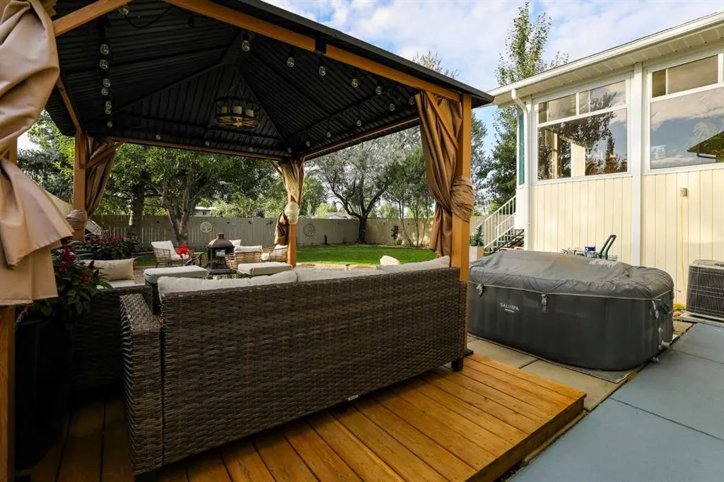 115 Mt. Crandell Cres W