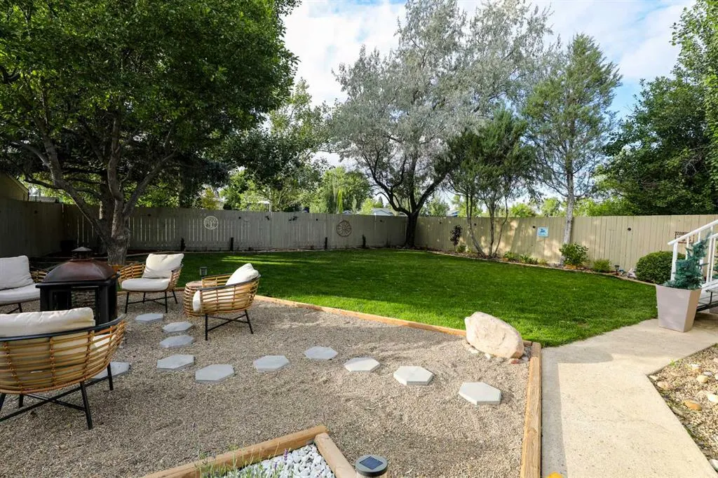 115 Mt. Crandell Cres W