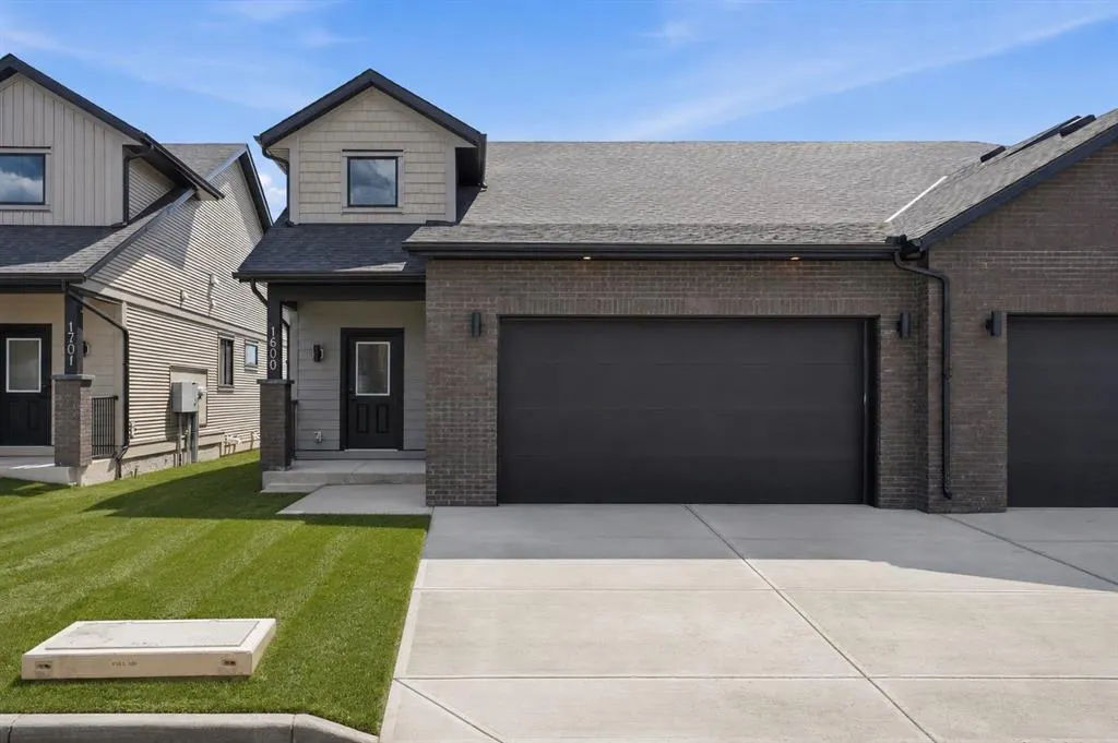 15 Coopersfield Link SW #1600