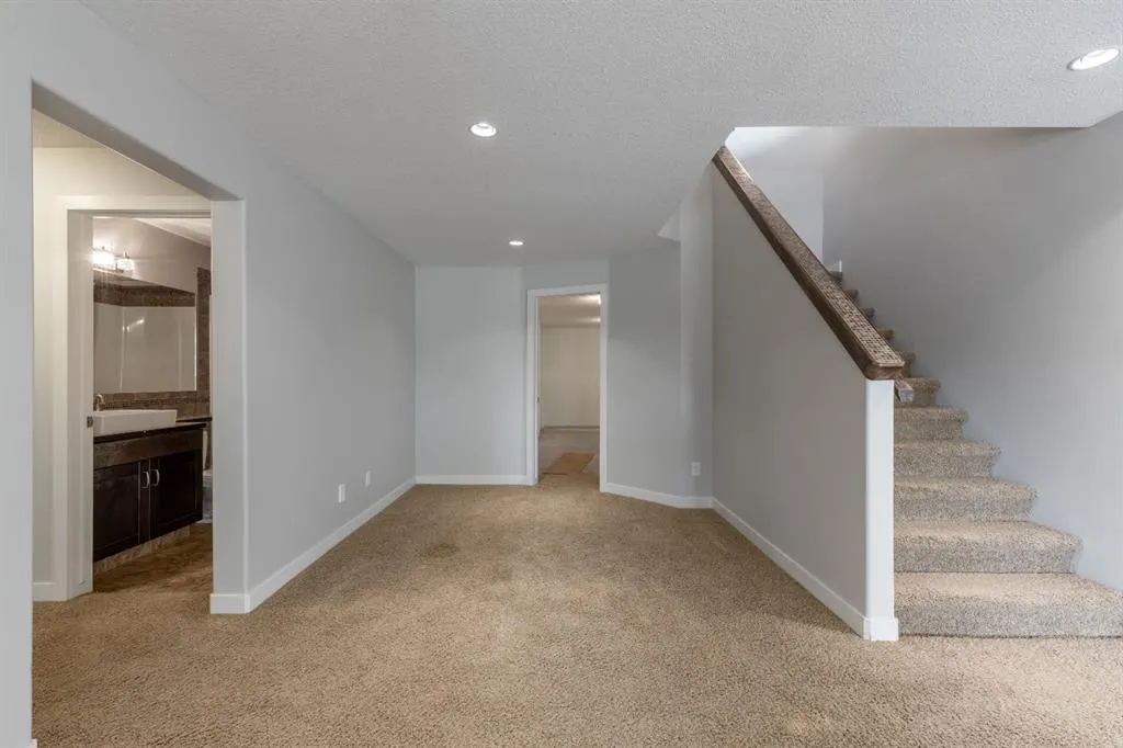 525 Edinburgh Road W