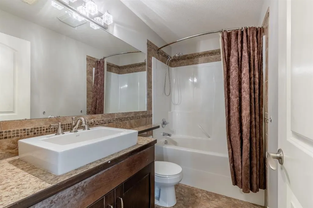 525 Edinburgh Road W