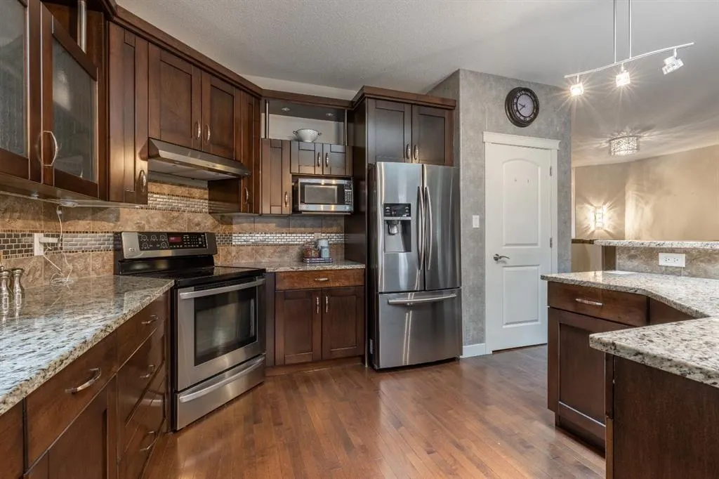 525 Edinburgh Road W