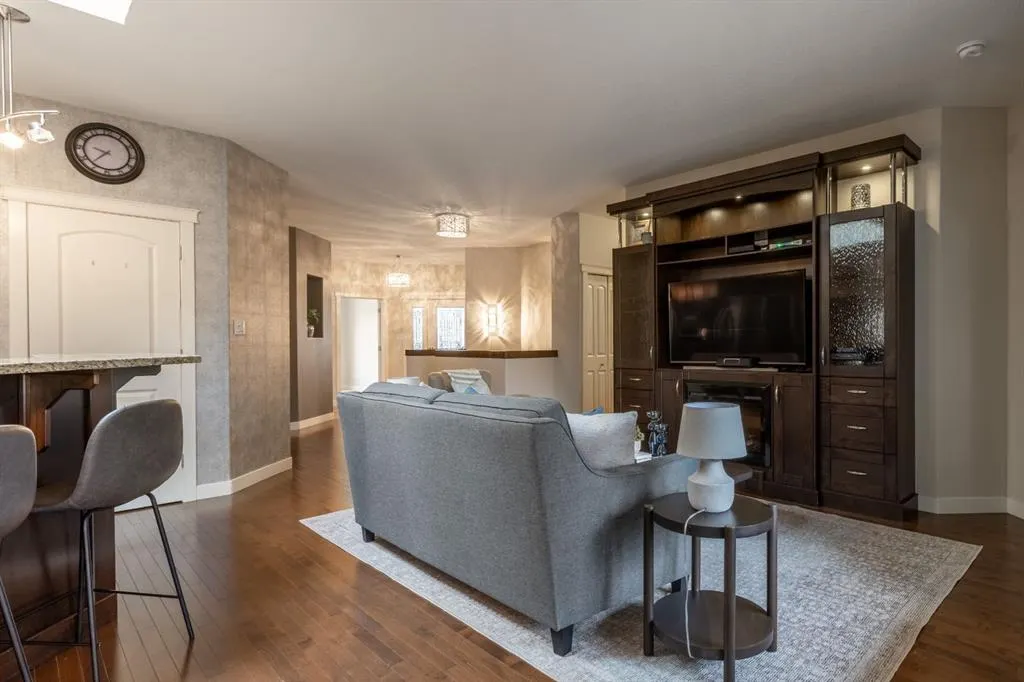 525 Edinburgh Road W
