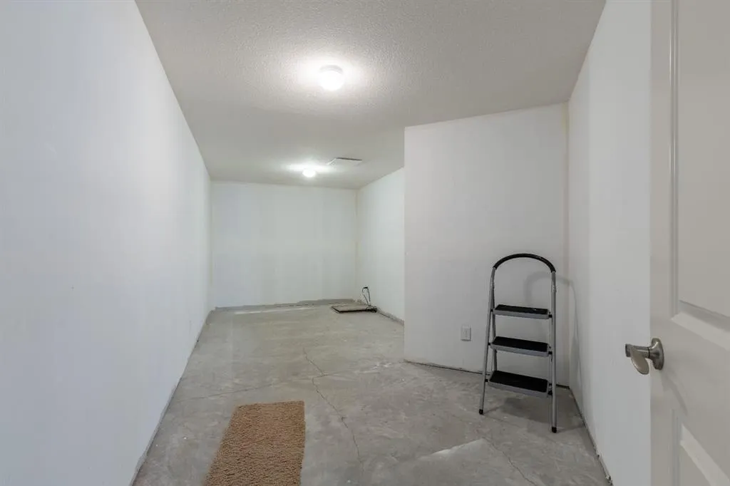 525 Edinburgh Road W