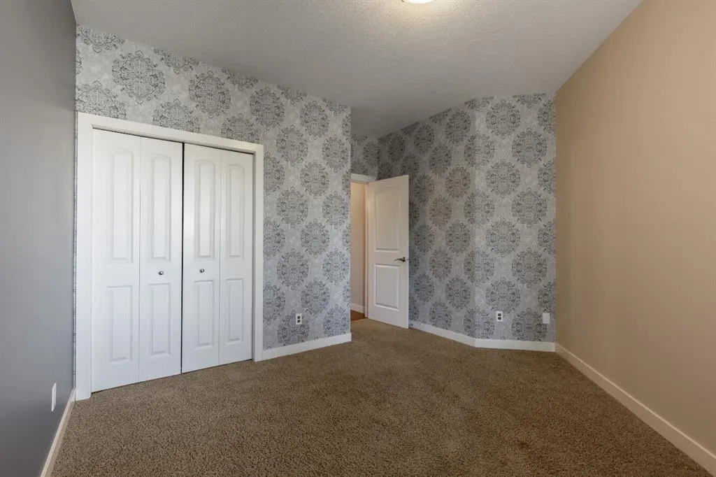 525 Edinburgh Road W