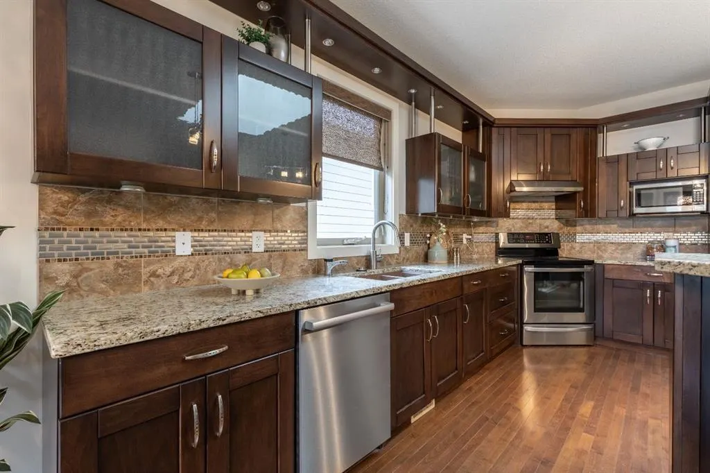 525 Edinburgh Road W