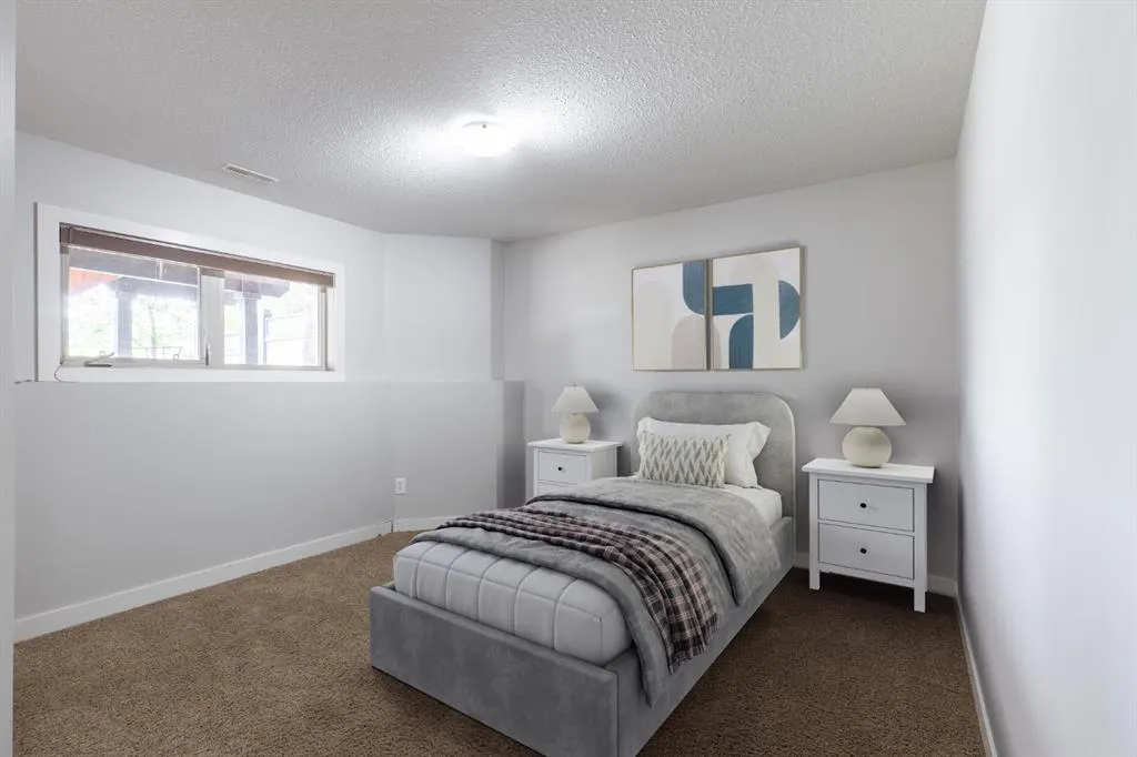 525 Edinburgh Road W