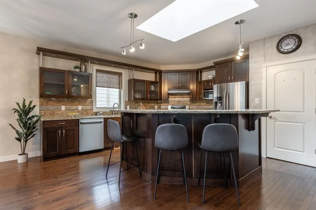 525 Edinburgh Road W
