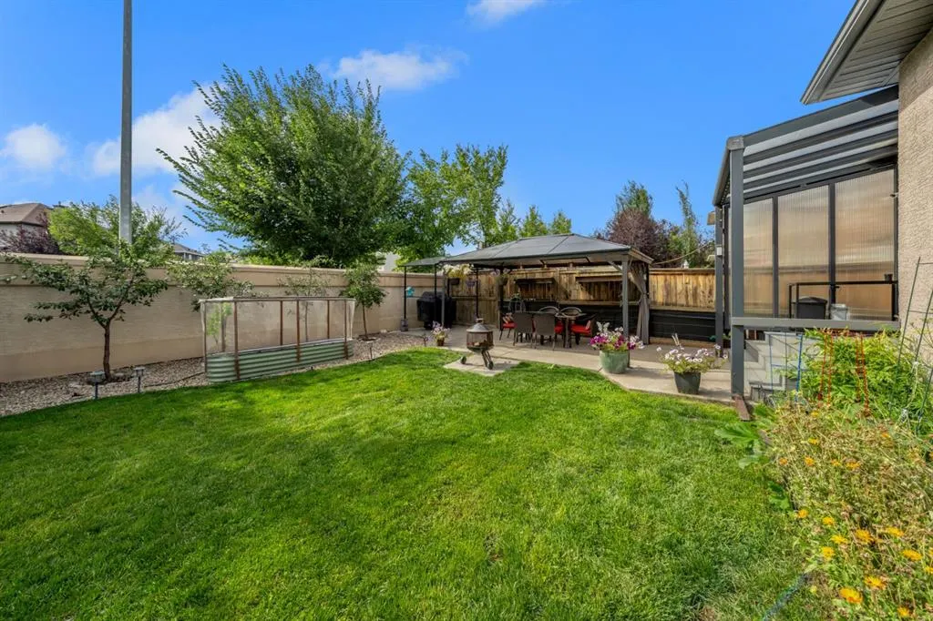41 Evercreek Bluffs Crescent SW