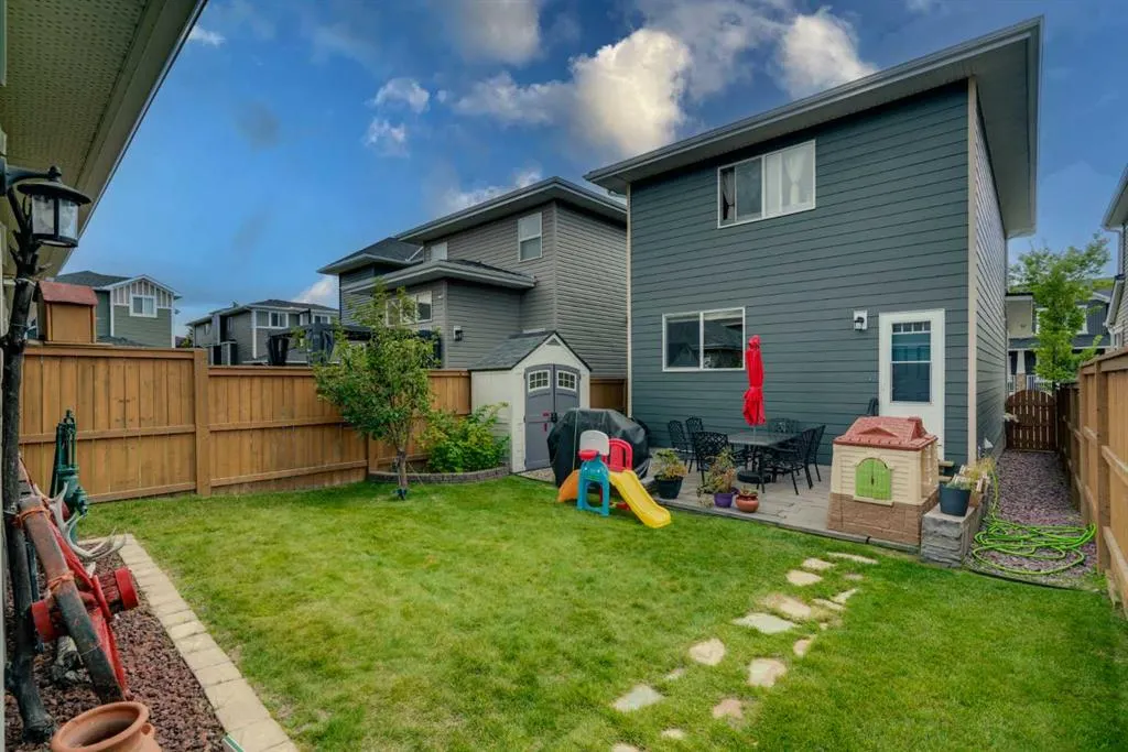 72 Redstone Common NE