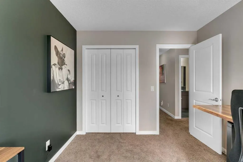 72 Redstone Common NE