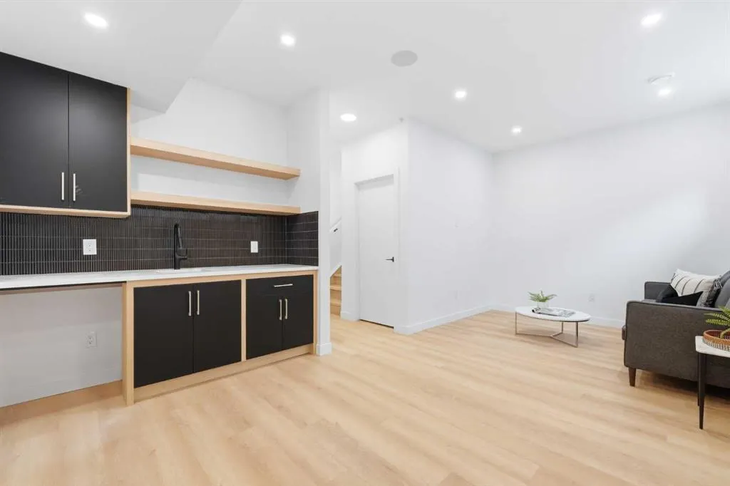 2701 28 Avenue SW #3