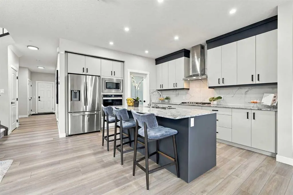 70 Creekside Avenue SW