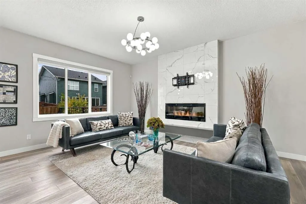 70 Creekside Avenue SW