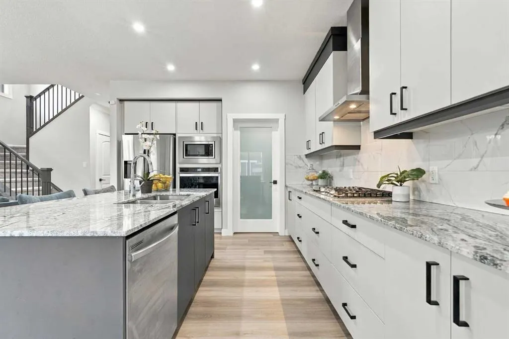70 Creekside Avenue SW