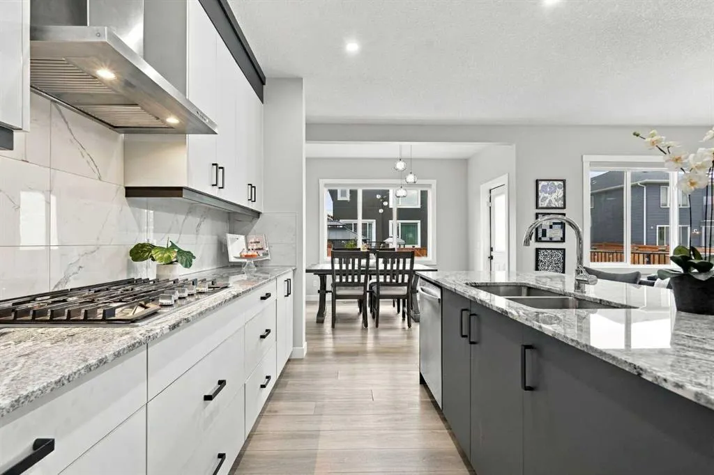 70 Creekside Avenue SW
