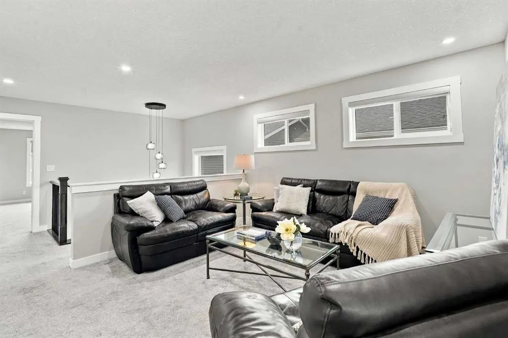 70 Creekside Avenue SW