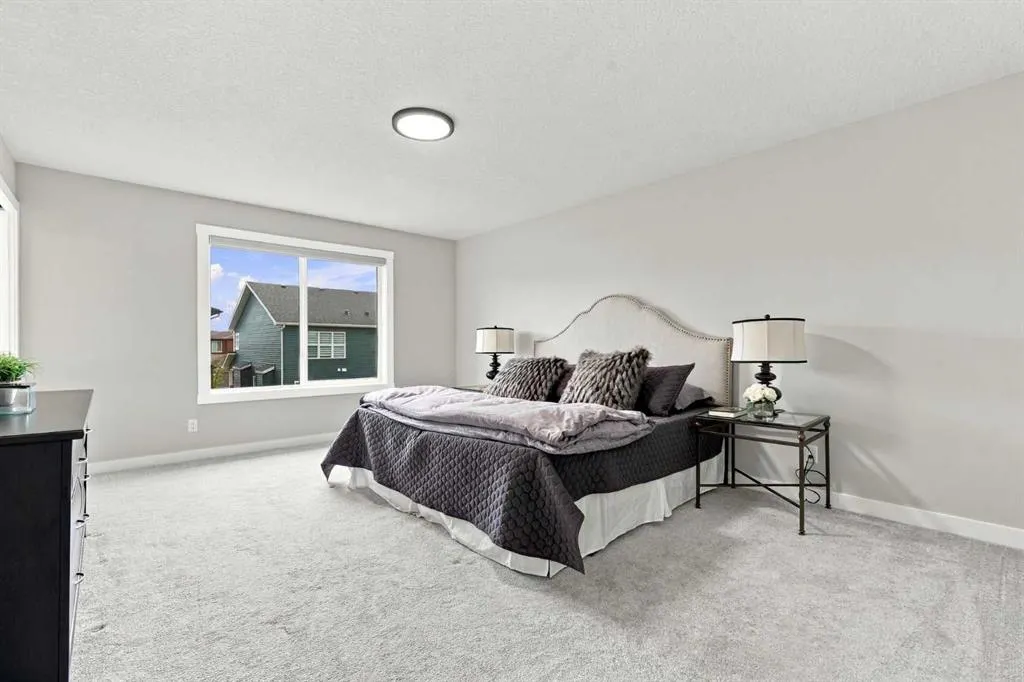 70 Creekside Avenue SW