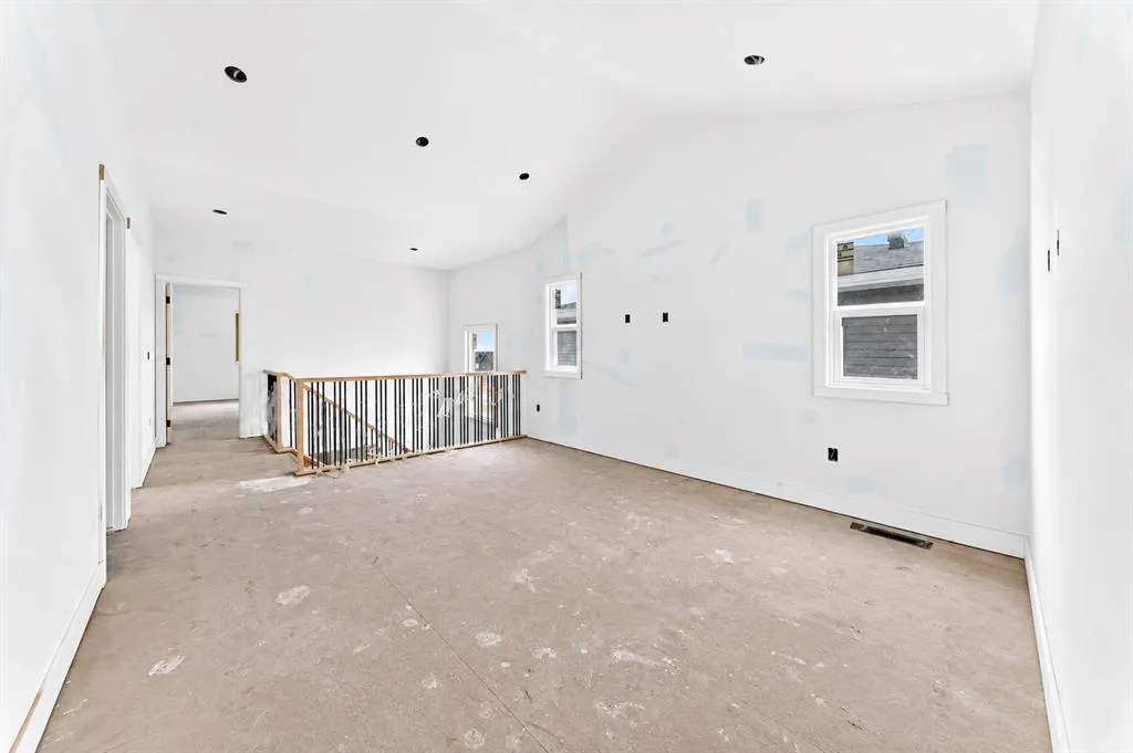 564 Livingston Way