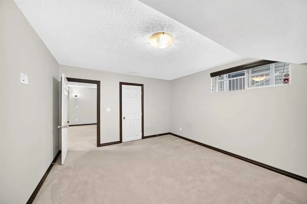 27 Pantego Way NW