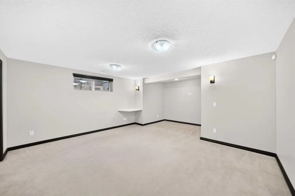 27 Pantego Way NW