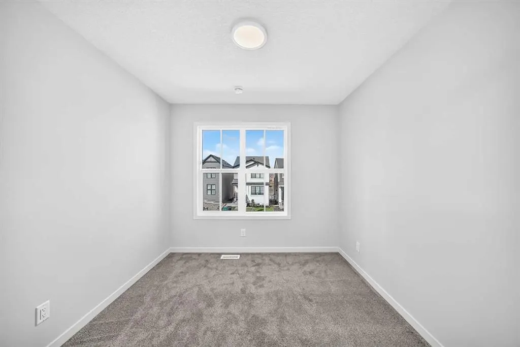 1073 Sawgrass Link NW