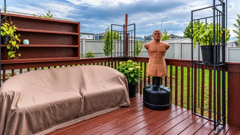 226 Saddlecrest Close