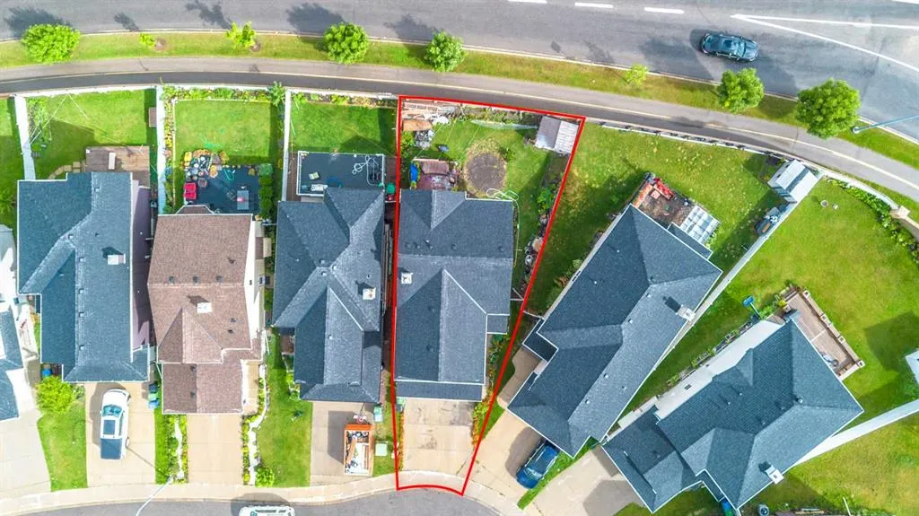 226 Saddlecrest Close
