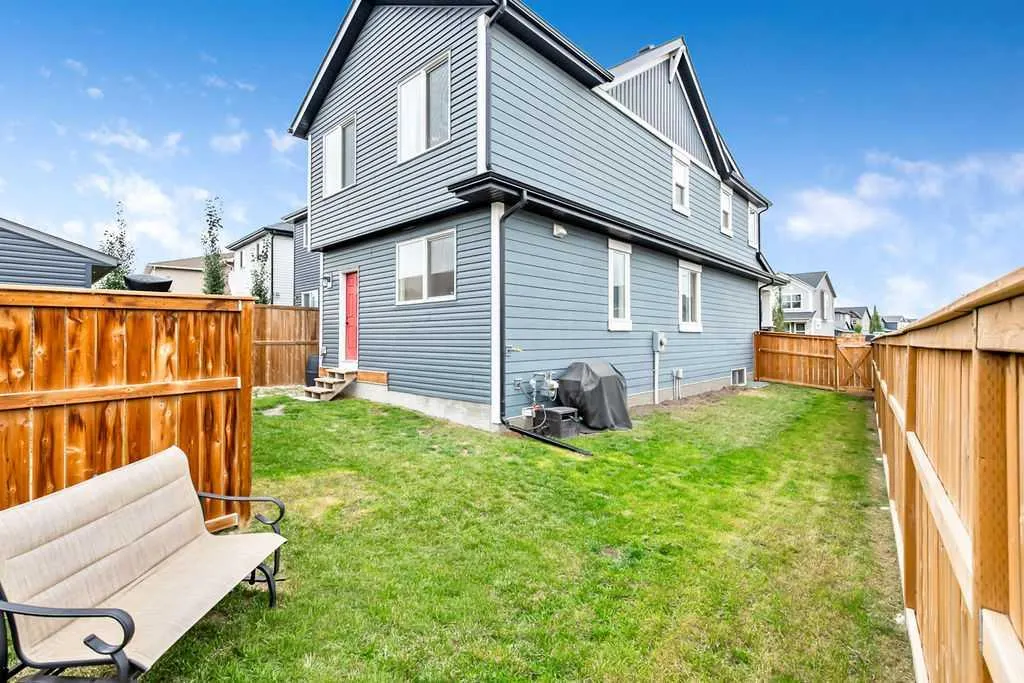 86 Legacy Glen Way SE