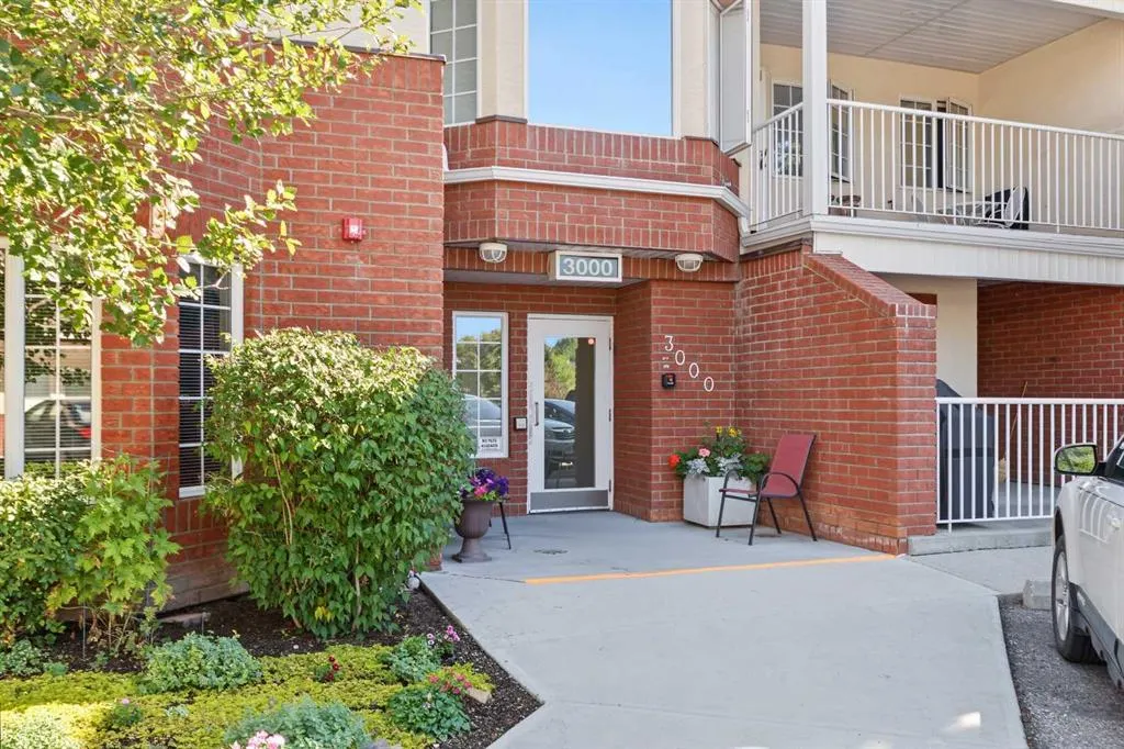 3308 Sienna Park Green SW ##