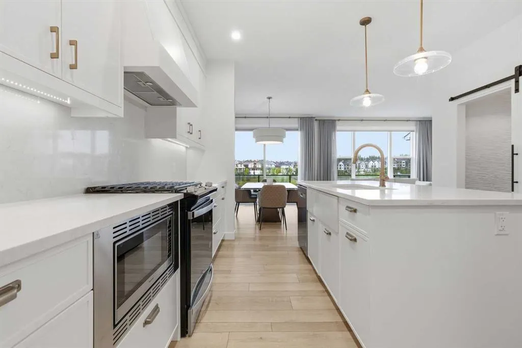110 Rowley Way NW